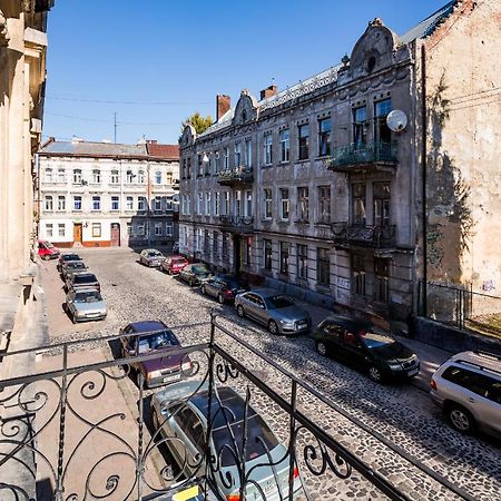 Квартира В Центрі З Дизайнерським Ремонтом Lviv Exteriör bild
