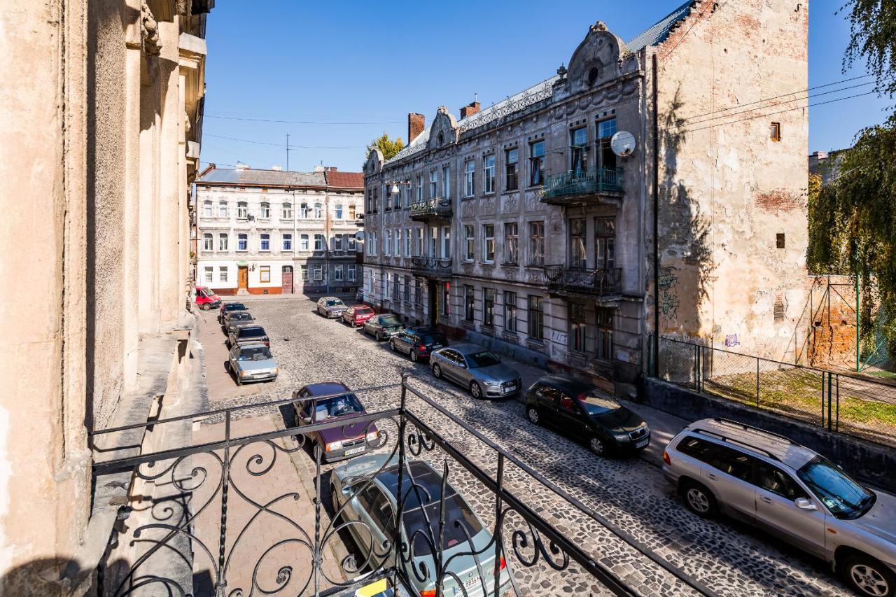 Квартира В Центрі З Дизайнерським Ремонтом Lviv Exteriör bild